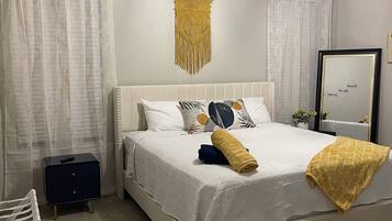 3 habitaciones, tabla de planchar con plancha, internet y ropa de cama
