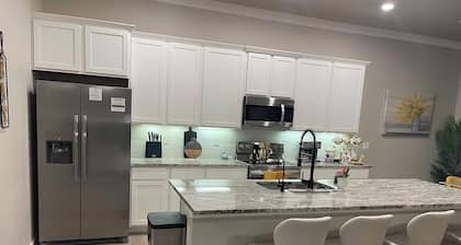 Serene Castle - Close to all attraction in Odessa Tx