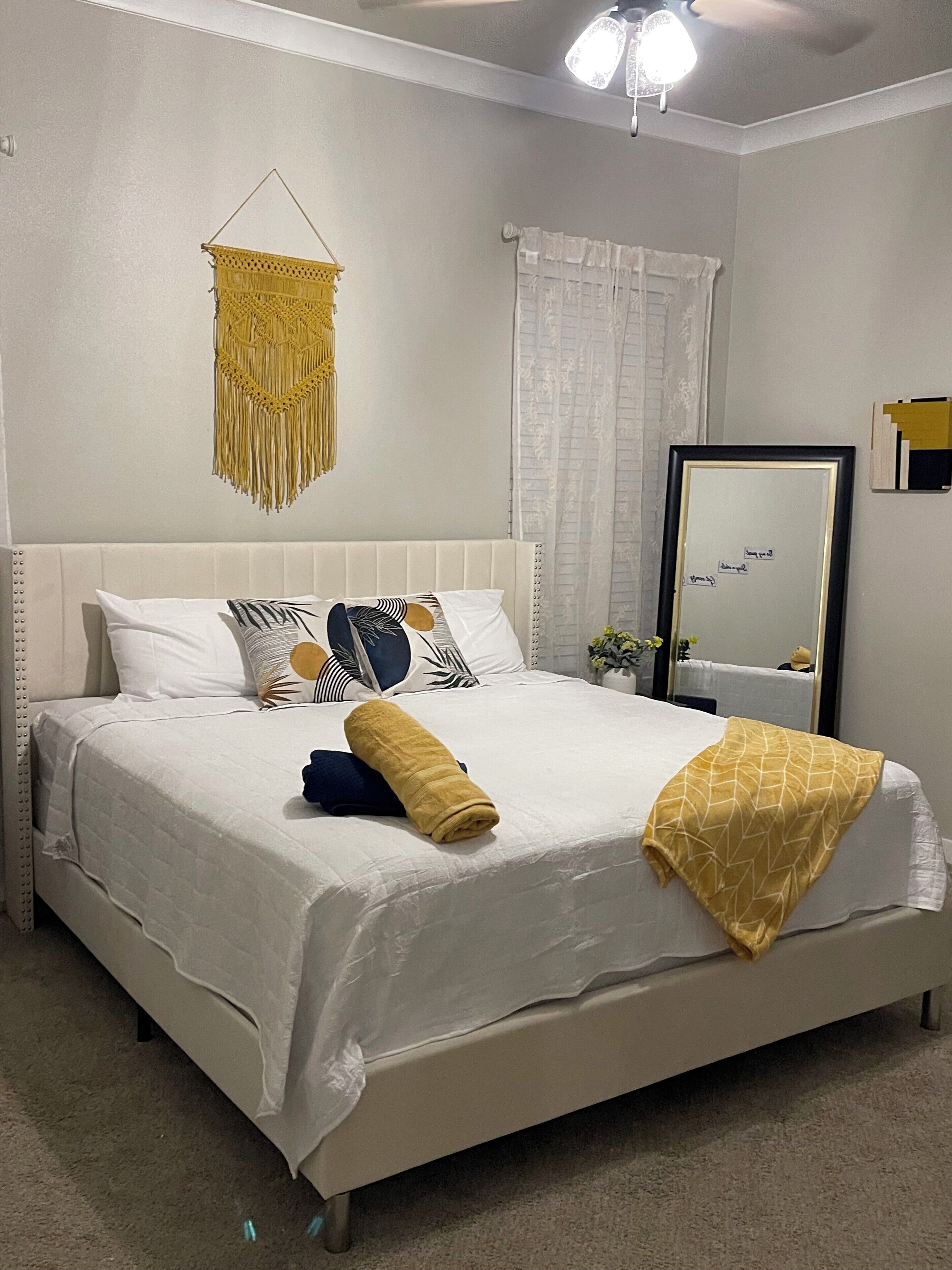 3 bedrooms, iron/ironing board, internet, bed sheets