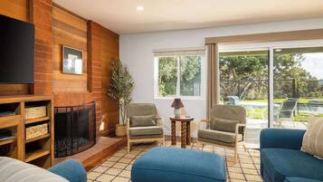 TV, fireplace, offices