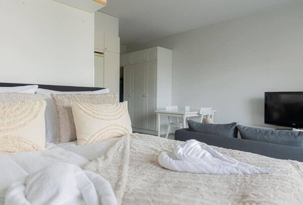 1 bedroom, WiFi, bed sheets