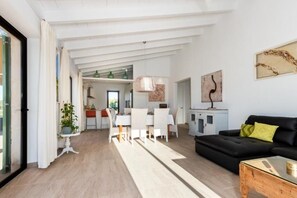 Living area - Finca Aubaco
Stunning Finca with pool and garden (PM)