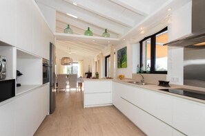 Private kitchen - Finca Aubaco
Stunning Finca with pool and garden (PM)