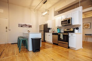 Fridge, microwave, oven, stovetop