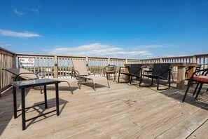 Outdoor dining - Urban 2BR Loft | Skyline Sunsets + Streetcar (Kansas City)