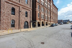 Exterior - Urban 2BR Loft | Skyline Sunsets + Streetcar (Kansas City)
