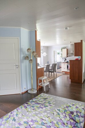 المنشأة من الداخل