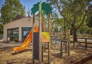 Children's play area - outdoor - Camping Marvilla Parks - Clos Cottet (Angles)