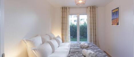 3 bedrooms, desk, iron/ironing board, travel cot