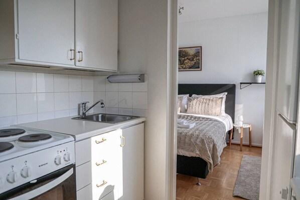 Køleskab, mikrobølgeovn, ovn, kogeplade