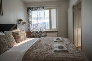 WiFi, bed sheets