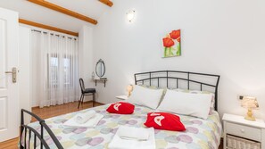Iron/ironing board, free WiFi, bed sheets - Villa Stara Hiža by Villas Guide (Jakovici)