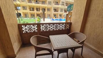 Chalet, 1 Bedroom, Smoking, Garden View | Balcony