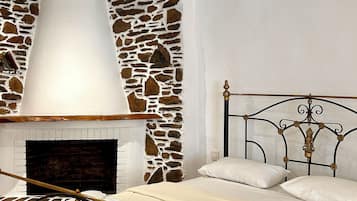 Basic Studio | Free WiFi