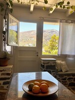 Basic Studio | Free WiFi