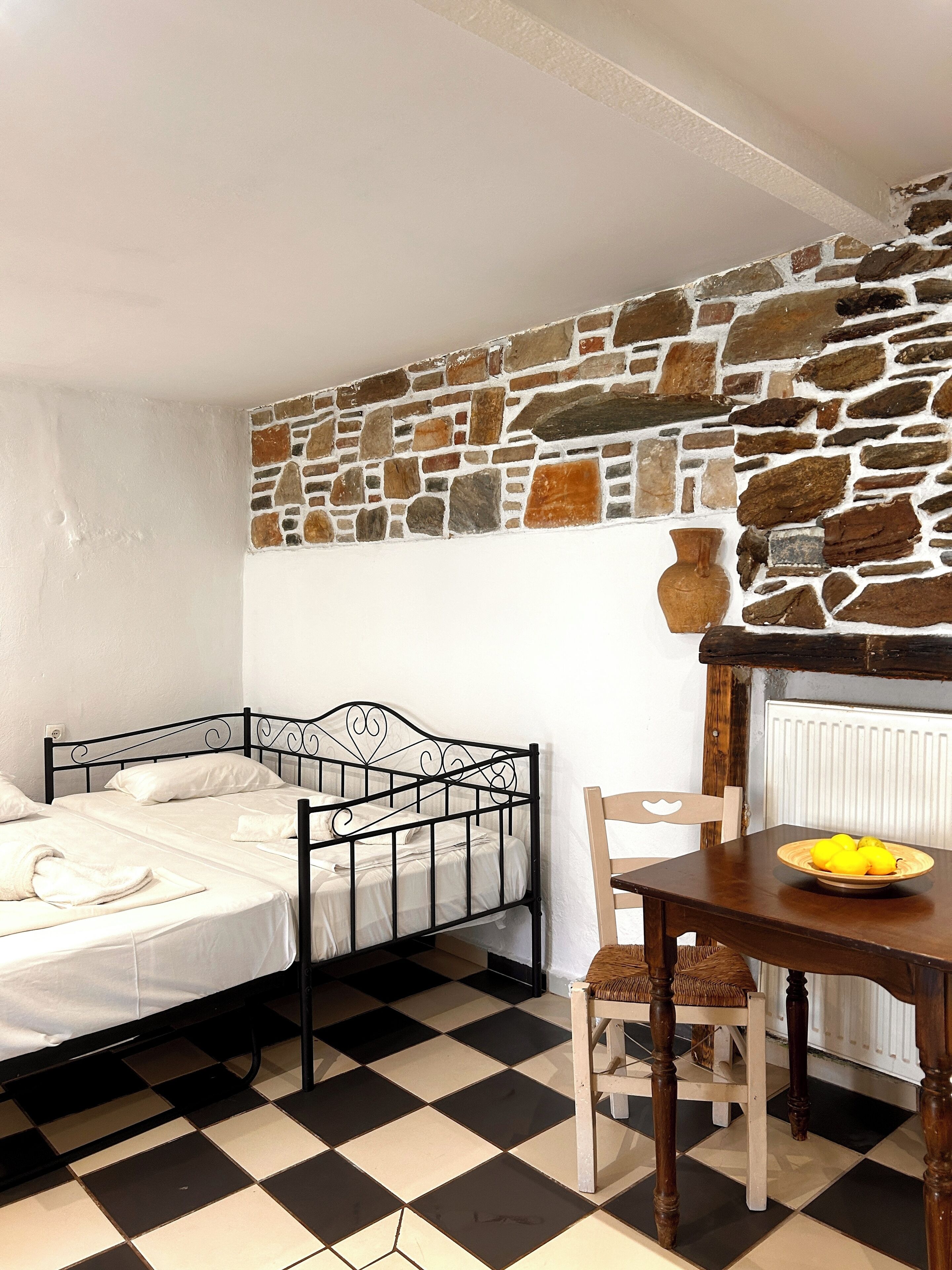 Basic Studio | Free WiFi