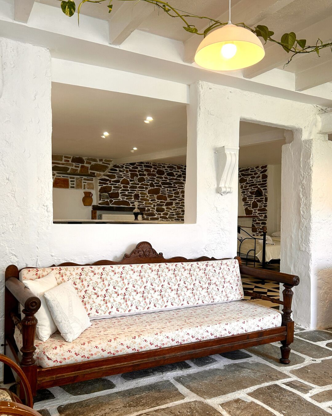 Basic Studio | Free WiFi