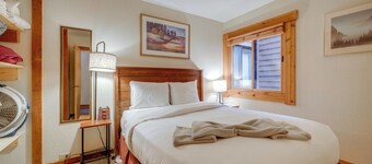 Ski-in/ski-out Northstar Condo w/ Gondola View