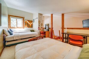 Apartment (2 Bedrooms) | Interior - Ski-in/ski-out Northstar Condo w/ Gondola View (Truckee)