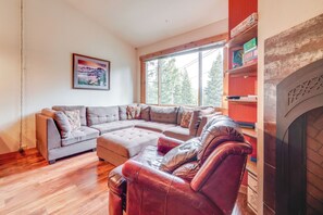 Apartment (2 Bedrooms) | Interior - Ski-in/ski-out Northstar Condo w/ Gondola View (Truckee)