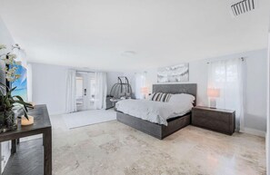 6 Schlafzimmer, Schreibtisch, Bügeleisen/Bügelbrett, WLAN