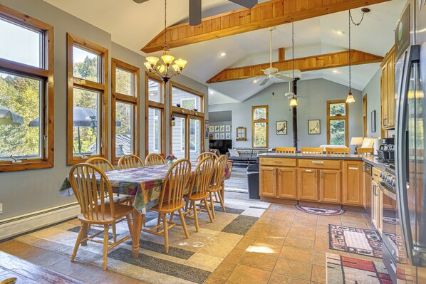 House (4 Bedrooms) | Interior