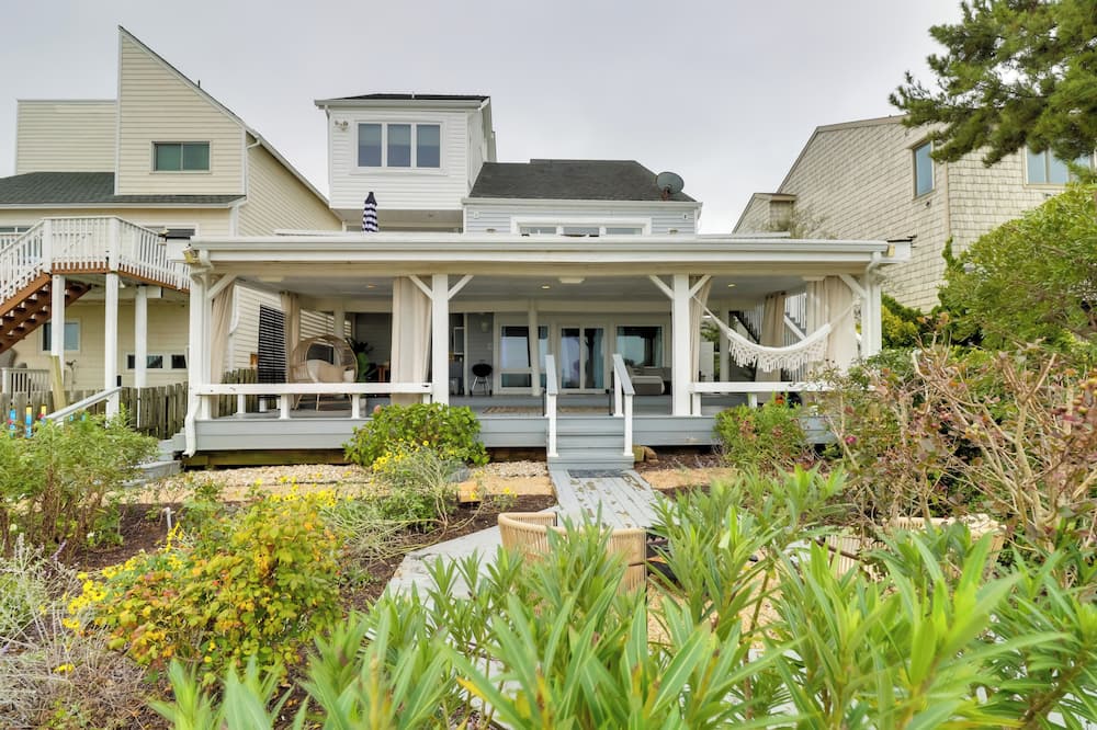 Pets Welcome: Beachfront Family Retreat in Norfolk - Norfolk, VA