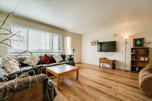 Apartment (2 Bedrooms) | Interior - 2 Mi to Dtwn Reno & Unr: City-view Townhome! (Reno)