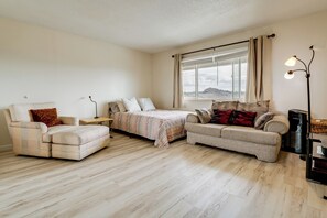 Interior - 2 Mi to Dtwn Reno & Unr: City-view Townhome! (Reno)
