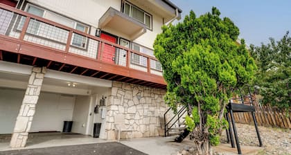 2 Mi to Dtwn Reno & Unr: City-view Townhome!