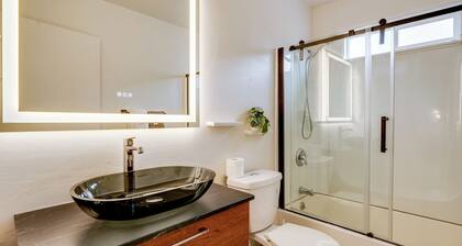 2 Mi to Dtwn Reno & Unr: City-view Townhome!
