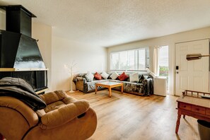 Apartment (2 Bedrooms) | Front of property - 2 Mi to Dtwn Reno & Unr: City-view Townhome! (Reno)