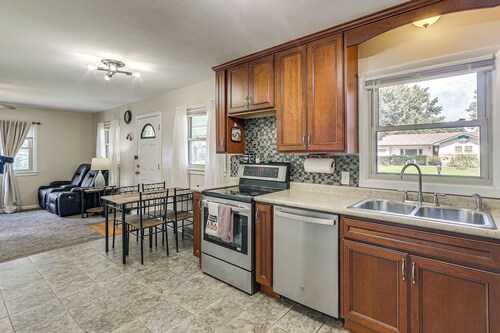 2 Mi to Zoo, Fenced Yard: Family Home in Wichita!