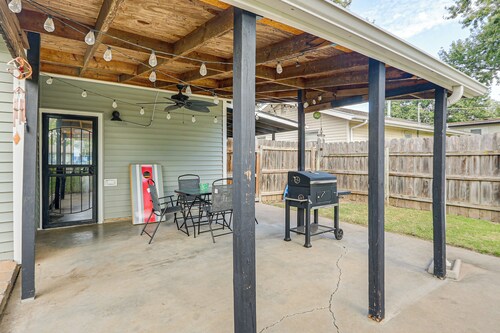 2 Mi to Zoo, Fenced Yard: Family Home in Wichita!