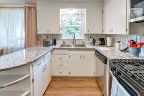 House (2 Bedrooms) | Interior - Wine Country Charmer: 4 Mi to Dtwn Walla Walla! (College Place)