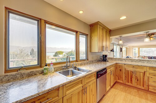 Hot Tub, Views & Private Dock: Polson Haven!