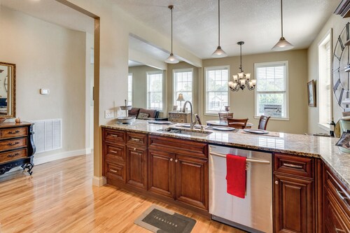 Explore Historic Dtwn! Walkable Loft in Murphy