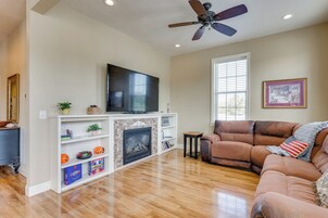 Apartment (2 Bedrooms) | Front of property