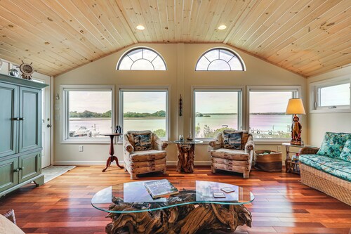 Dock + Water Access: Charlestown Beach Escape!