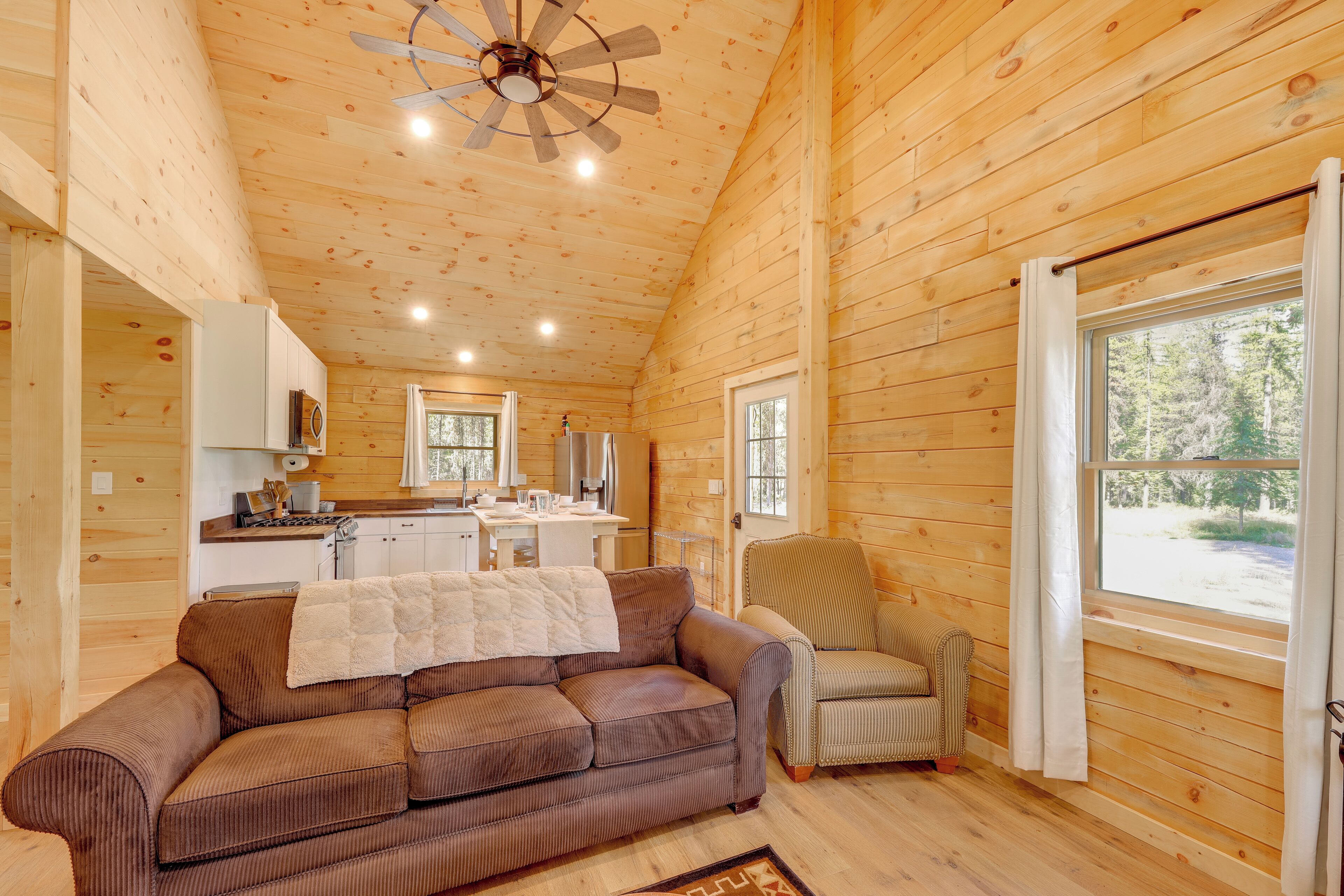 House (2 Bedrooms) | Interior