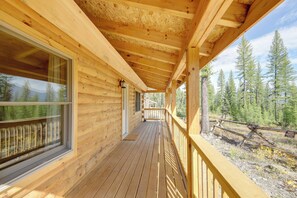 House (2 Bedrooms) | Interior - Secluded Mtn-view Cabin 16 Mi to Swan Lake! (Bigfork)
