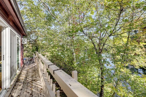 All-season Lakefront Escape 8 Mi to Mount Sunapee