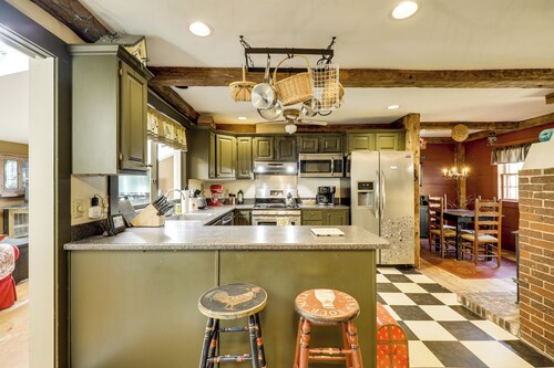 All-season Lakefront Escape 8 Mi to Mount Sunapee