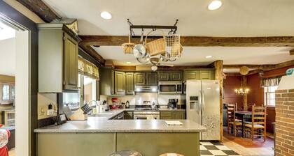 All-season Lakefront Escape 8 Mi to Mount Sunapee