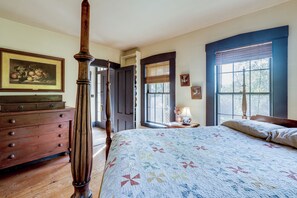 Interior - All-season Lakefront Escape 8 Mi to Mount Sunapee (Bradford)