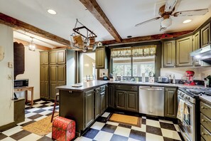 House (3 Bedrooms) | Interior