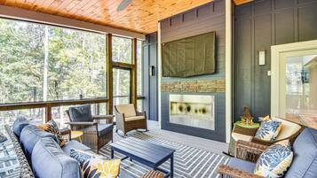 House (2 Bedrooms) | Interior