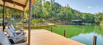 哈特威爾湖濱住宅，附碼頭通道  