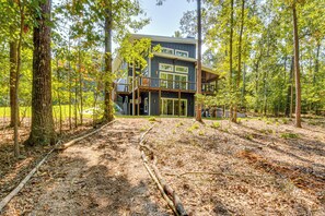 House (2 Bedrooms) | Interior - Waterfront Home on Lake Hartwell w/ Dock Access (Hartwell)