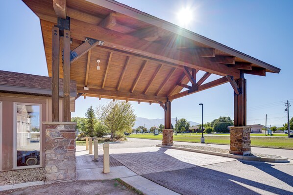 Apartment (0 Bedroom) | Interior - Mtn-view Escape 9 Mi to Crystal Hot Springs (Tremonton)